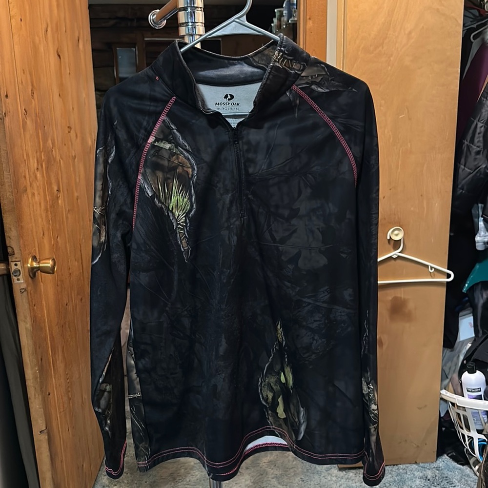 MOSSY OAK LONG SLEEVE WOMEN’S XL BLACK CAMO